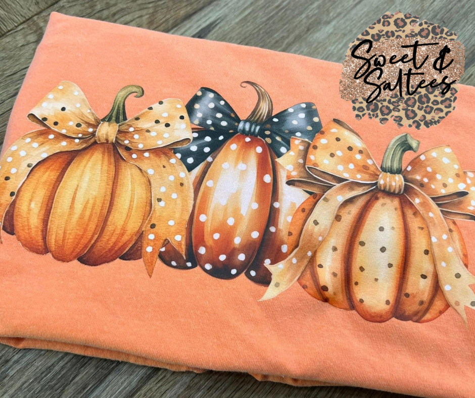 Polka dot pumpkins graphic t-shirt